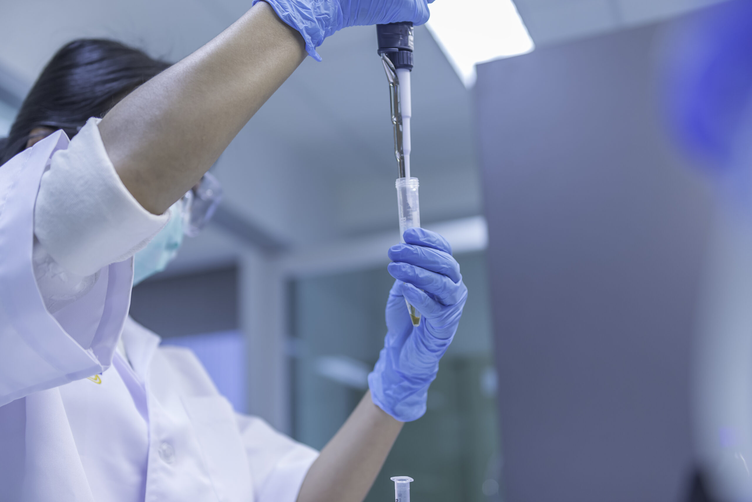 The scientists injected chemicals into plastic tubes,Scientist mix chemicals with The shake machine Before the experiment.Mixture laced with samples into test tubes,prepare sample for test